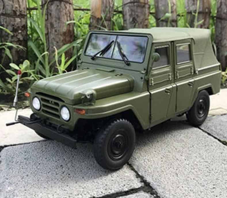 Coches Miniatura Jeep Beijing 212 (1:18)