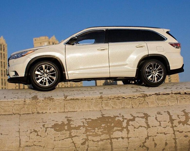Coches Miniatura Toyota Highlander (1:18)
